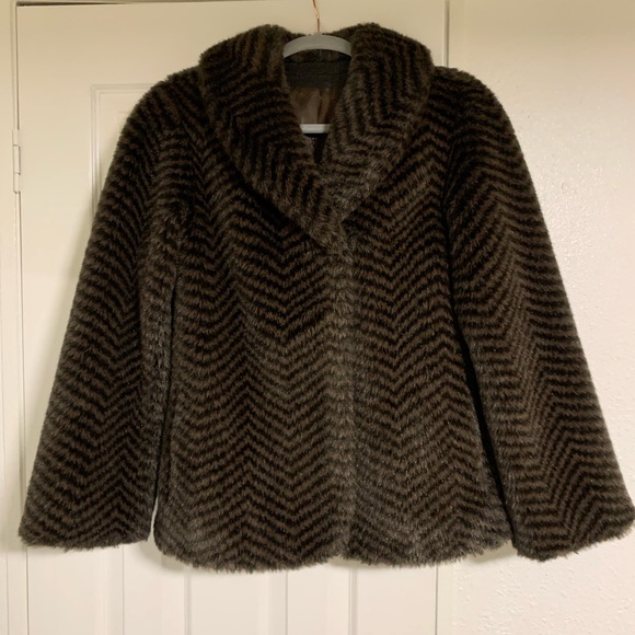 Jackets & Blazers - Vintage Lifestyle 80’s Fur Coat. Women’s size 6